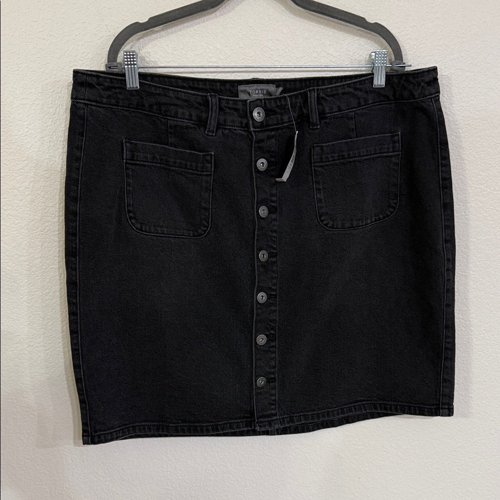 Torrid Black Button-Front Pencil Skirt size 18 NWT